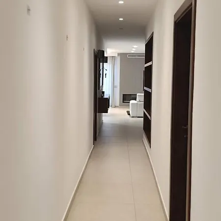 Interlace Penthouse With Swimming Pool * Марсаскала